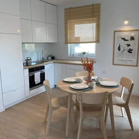 Metro Szwedzka Apple * Varsovia