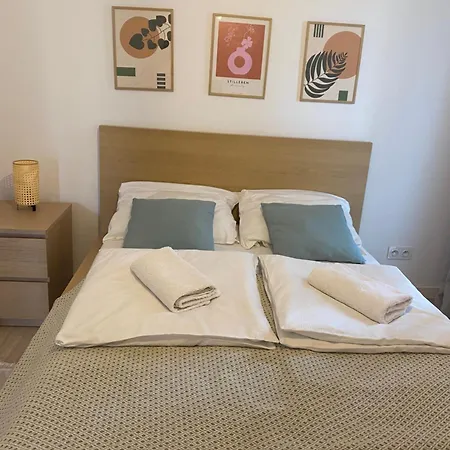 Metro Szwedzka Apple * Warszawa